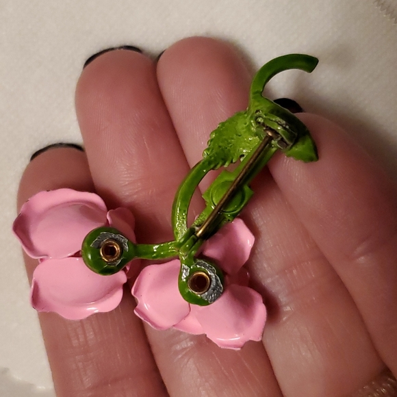 Adorable flower pin - Picture 2 of 2